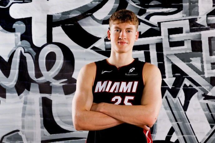 赛前CBA常规赛传出新动向，迈阿密热火复出首秀，管理层表态——悬念犹存，年轻球员得到机会的简单介绍