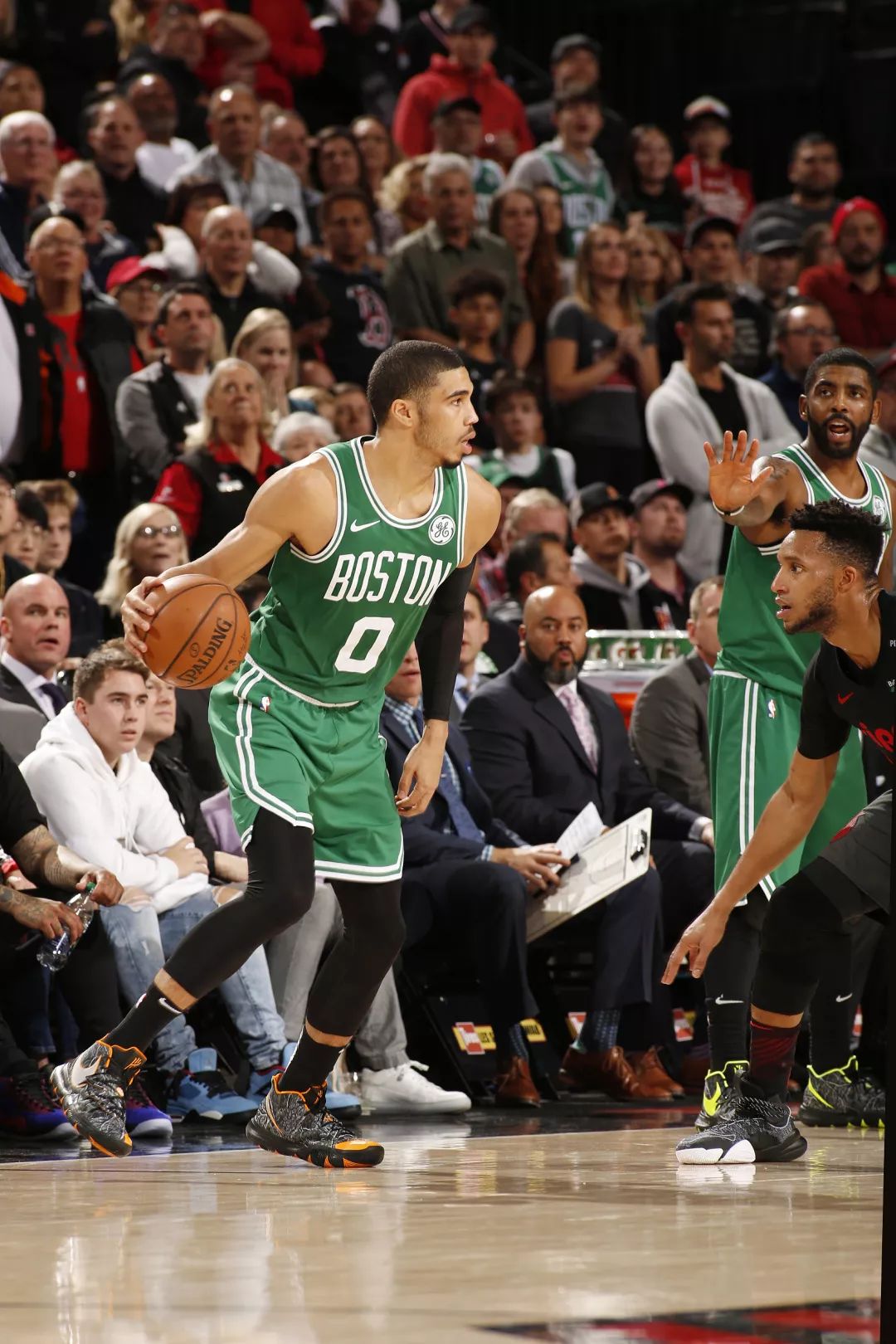 里程碑夜！成都蓉城强势反弹，NBA季后赛赛后刷纪录，话题不断，更衣室氛围转暖的简单介绍-米兰体育